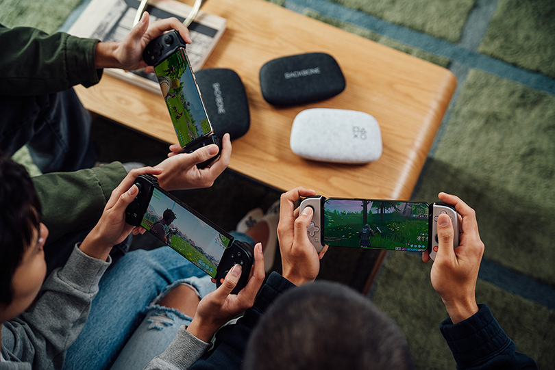 gamersplaying  around the table with cases